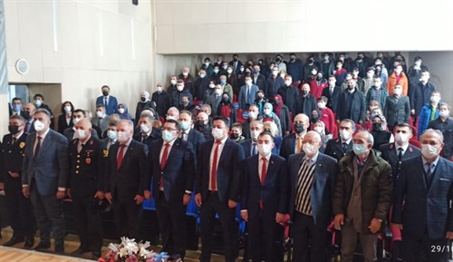 Kaymakamımız Ahmet Gazi KAYA, 29 Ekim Cumhuriyet Bayramı kutlamaları katıldı